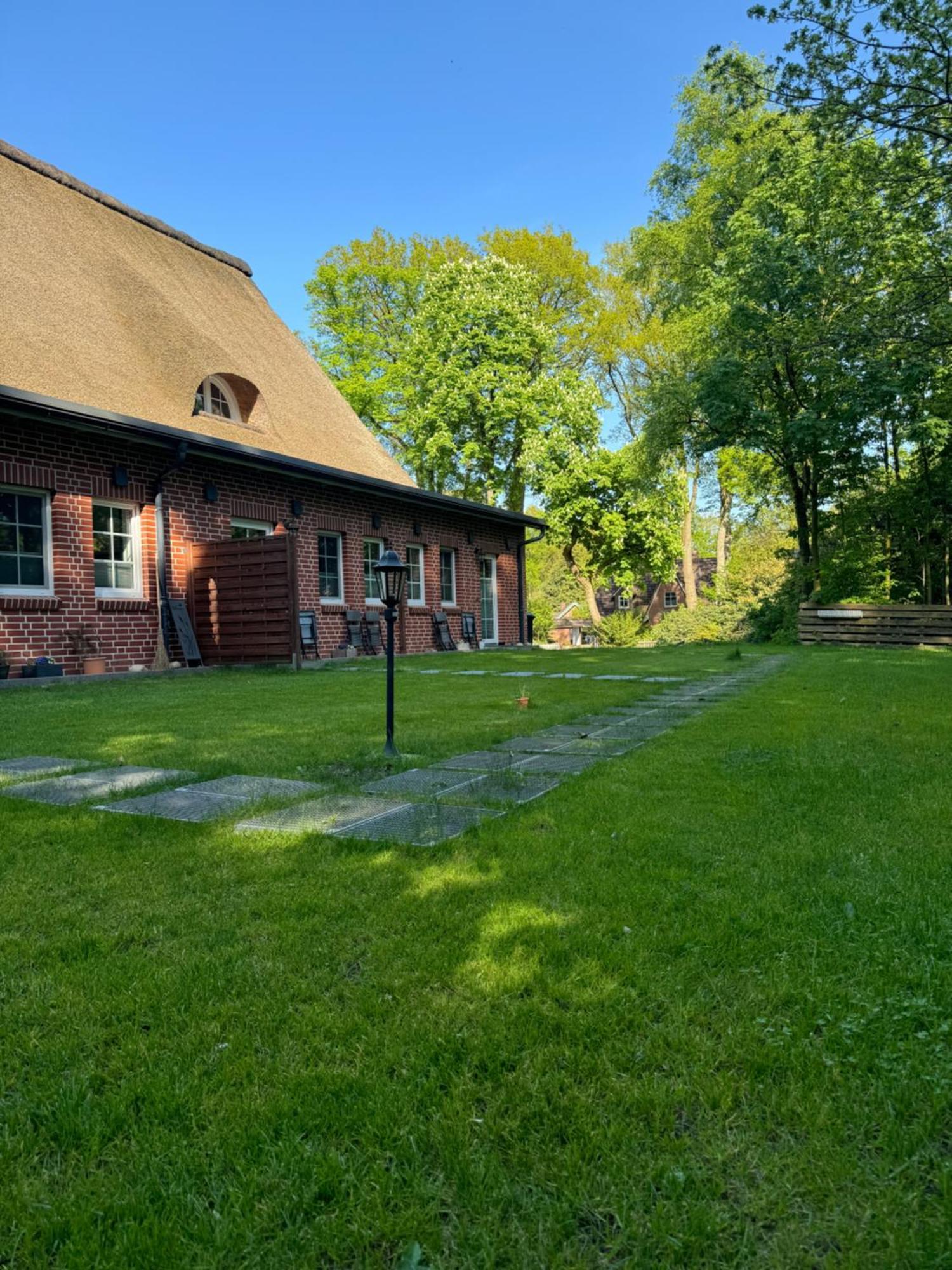 Ferienwohnungen Unter Den Eichen Stade Luaran gambar